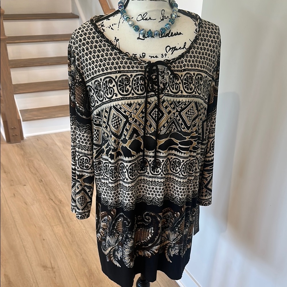 NWT- Elementz Black and Cream Geometric BLOUSE